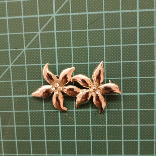 Brooch used, silver flower design