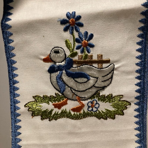 Fabric case Aidipsos like new with embroidered duck