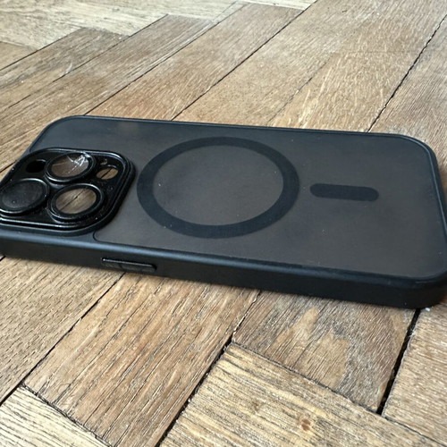 iPhone 14 Pro case with broken right lens protector