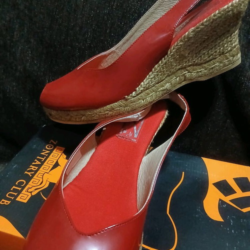 Zontary Club red sandals new size 40