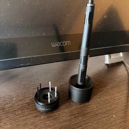 Wacom Cintiq 21UX used interactive display with Wacom Pen
