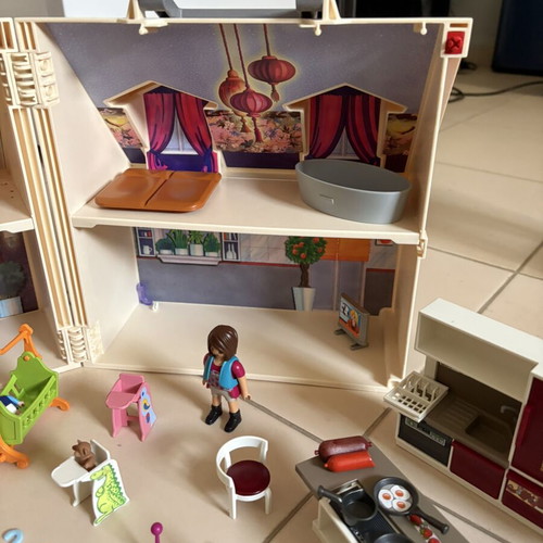 Playmobil modern dollhouse suitcase with furniture