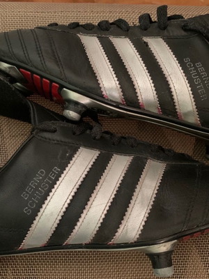 ADIDAS  BREND SCHUSTER  42 νούμερο  εξαταπα  1983 made in W.Germany