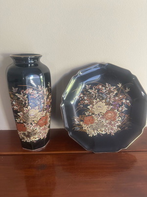 Vintage porcelain Japanese set new, vase 20cm and plate 20cm