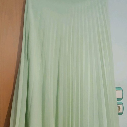 Midi semi-transparent pleated skirt Zara size XL pastel green like new