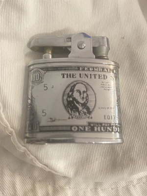 Lihgting petrol lighter like new