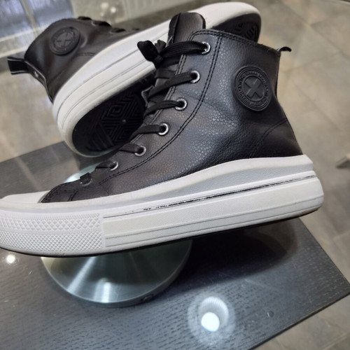 XTI Kids sneakers boots size 38 used, black and white