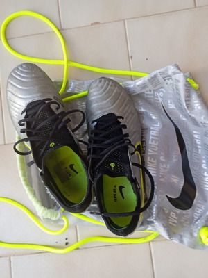 Nike Tiempo Elite FG football boots, size 40.5, yellow and silver