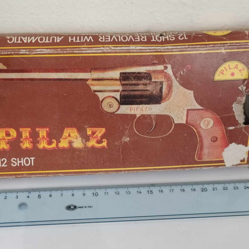 Pilaz large toy pistol like new with 12 shots