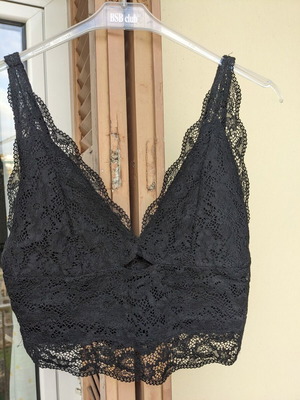 Bershka δαντελένιο τοπ μαύρο σαν καινούργιο