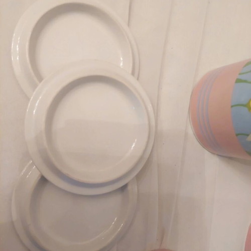 Mugs with lids like new, set of 3 with flowers
