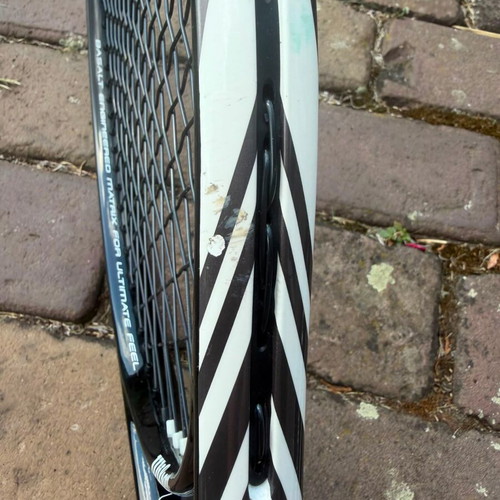 Wilson tennis racket black and white L2 284 grams