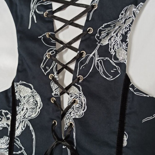 White shirt with corset vest with patterns Thesis size S used