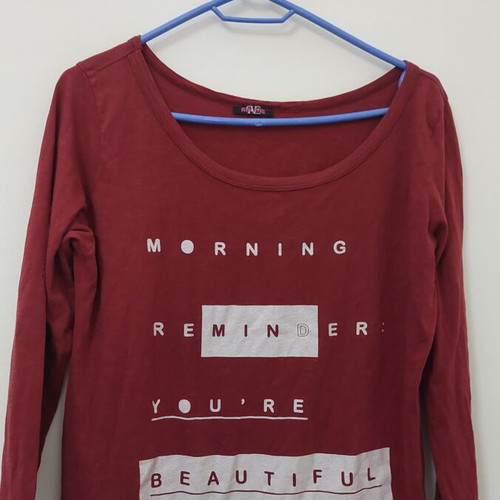 Reline women's long-sleeve blouse used, size S, red with small holes