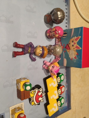 Small assorted toys like new, pack of 12 pieces