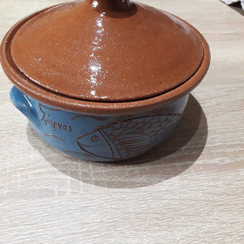 Ceramic pots new with hand-painted lids