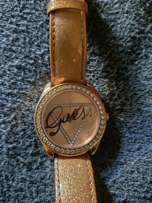 Guess wristwatch like new in rose gold color
