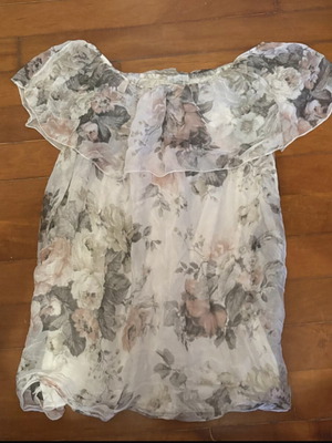 Vintage Italian blouse with floral pattern and off-the-shoulder design like new