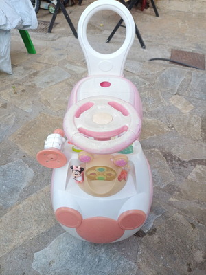 Baby pink ride on car used, slight sun fading