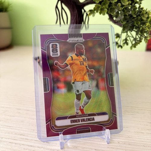 Enner Valencia Purple Wave Panini Prizm World Cup card like new