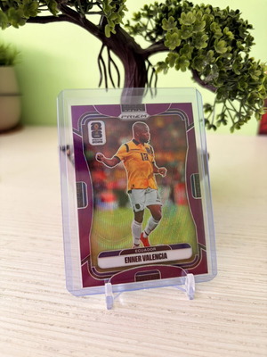 Enner Valencia Purple Wave Panini Prizm World Cup card like new