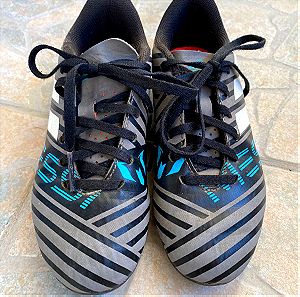 Ποδοσφαιρικά παπούτσια Adidas, νούμερο 33
