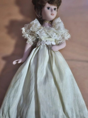 Porcelain dolls set of 3, 19-20 cm decoration