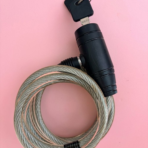 Wire bicycle lock with key like new
