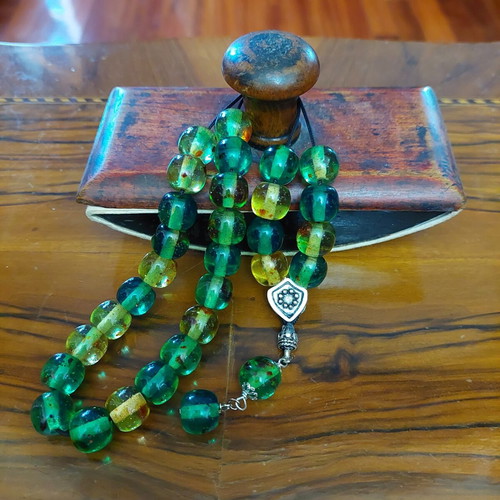 Komboloi from resin with 29+2 beads and amber powder like new