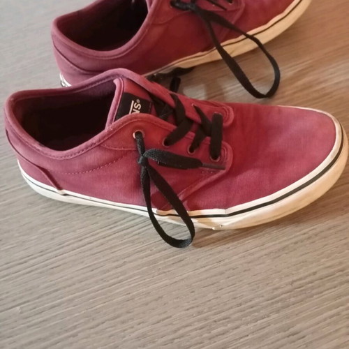 Vans athletic shoes used, size 39, burgundy