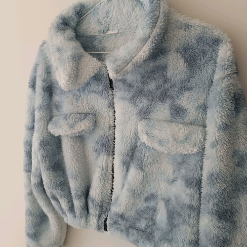 Women's fluffy jacket fleece in blue-white like new, size XS