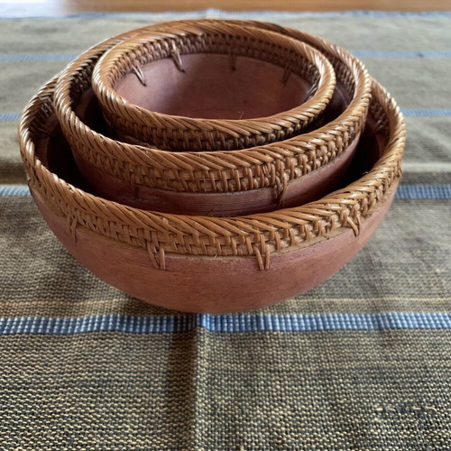 Set of three small handmade bowls in wood and rattan like new