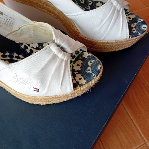 Tommy Hilfiger women's platform shoes size 39 white like new
