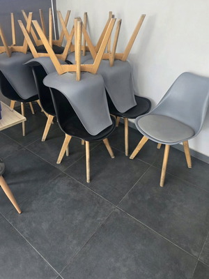 Chairs used, pack of 10 with wooden legs and plastic seats