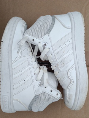 Adidas παιδικά αθλητικά μποτάκια μέγεθος 29 μεταχειρισμένα, άσπρα unisex