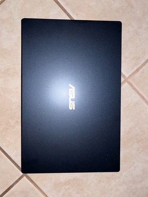 Asus Vivabook 15 4GB 128GB SSD Windows 11 Home καινούργιο