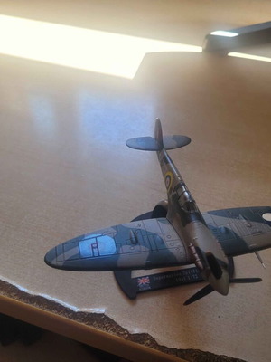 Supermarine Spitfire 1941 μοντέλο κλίμακας 1:42