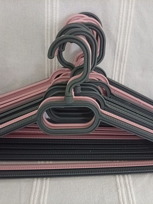 Set of 10 plastic hangers