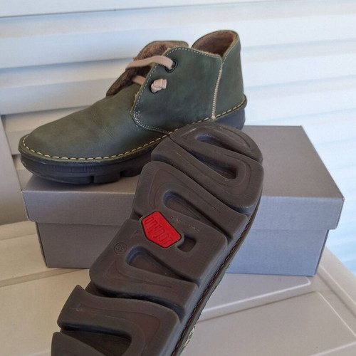 On Foot women's leather ankle boots like new, khaki color, size 39