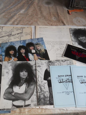 Vinnie's Vincent Invasion used full promo packet with photos and autographs