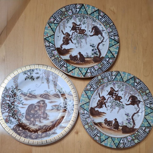 Set of 3 vintage Chinese decorative porcelain plates like new