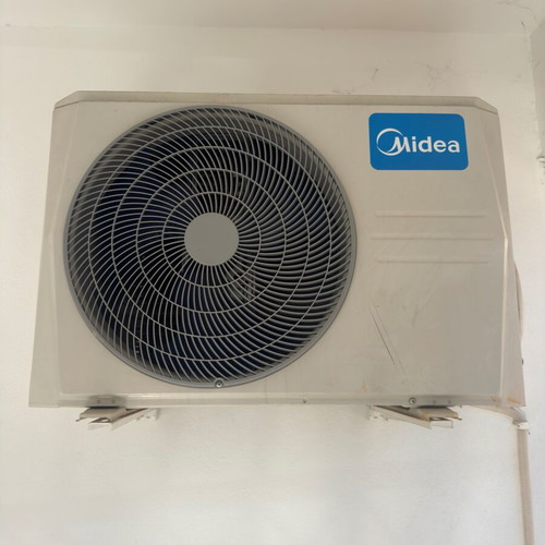 Midea Inverter Quattro AC 18000 BTU like new