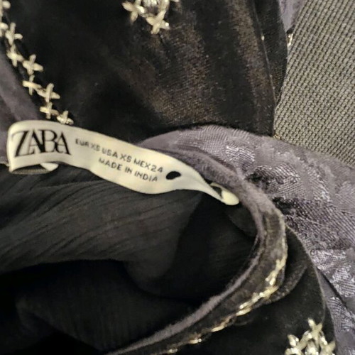 Zara dress with embroidery like new, size XS, black multicolor