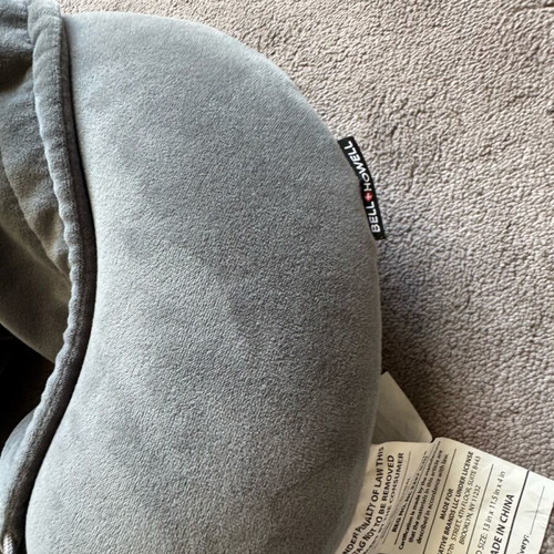 Bell+Howell travel pillow like new