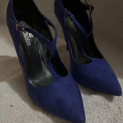 Voi Noi purple heels like new