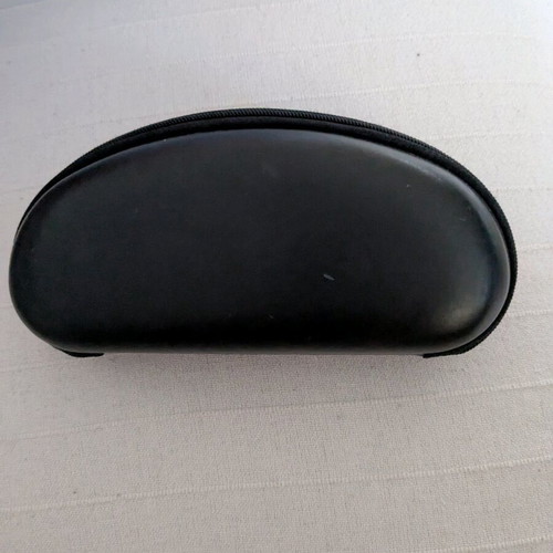 Mati Mati glasses case like new, black