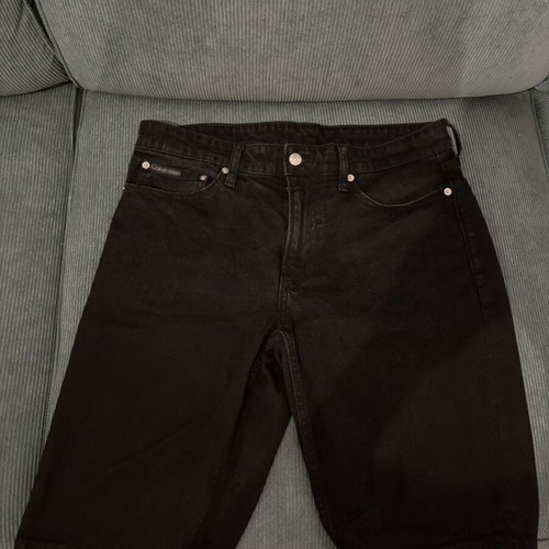 Calvin Klein Bermuda shorts like new, size W32, black