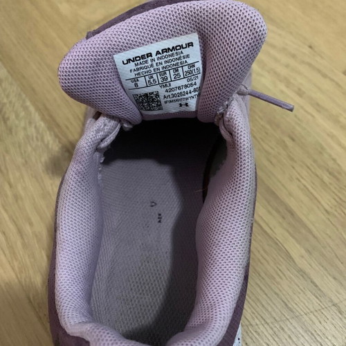 Women's athletic shoes under armour size 38 (38.5)
