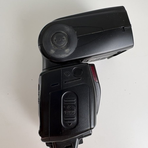 Nikon SpeedLight SB-700 flash unit
