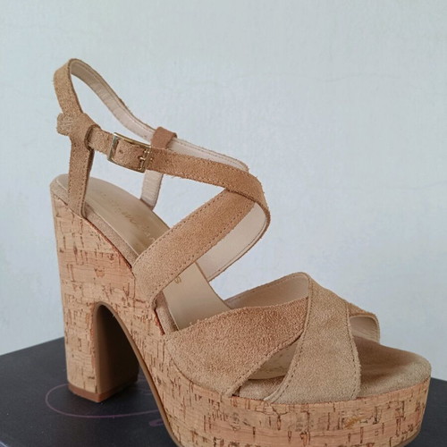 Alpe beige heels like new with thick heel and cork platform
